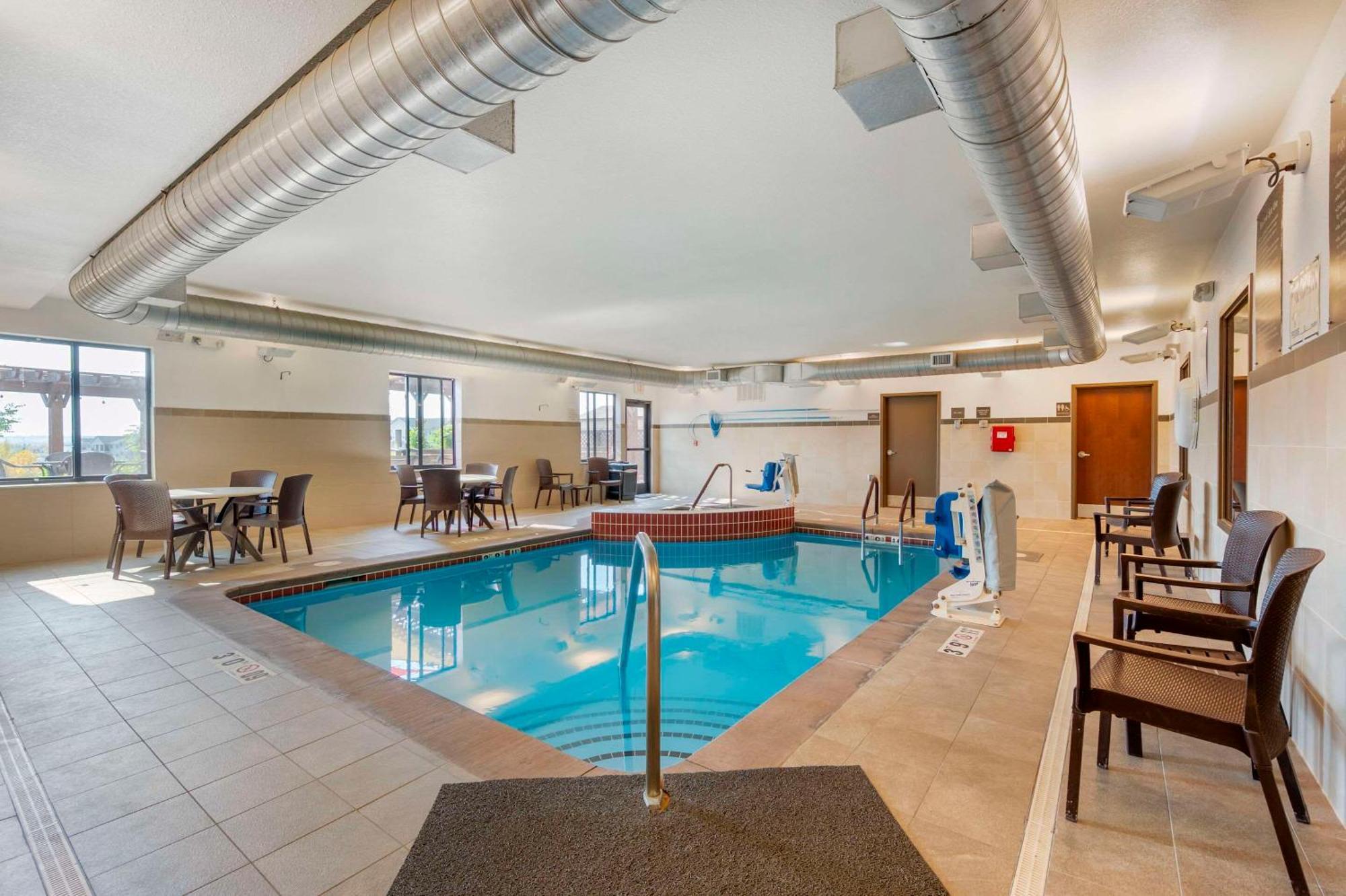 שאיין Comfort Inn & Suites מראה חיצוני תמונה